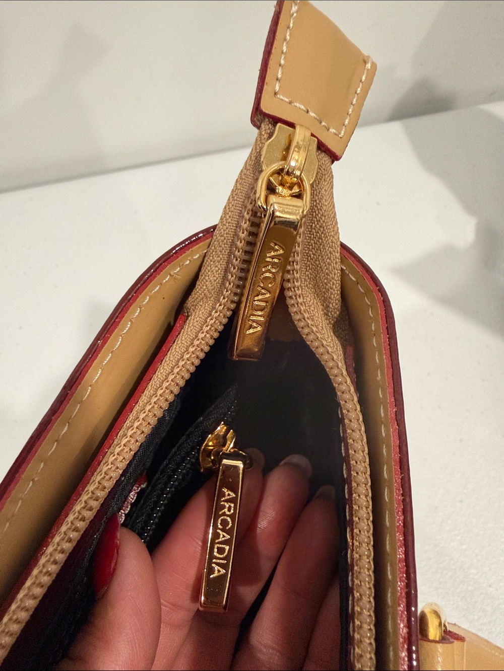 Arcadia Burgundy Patent Leather Shoulder Bag with Gold Plaque - Picture 4 of 11